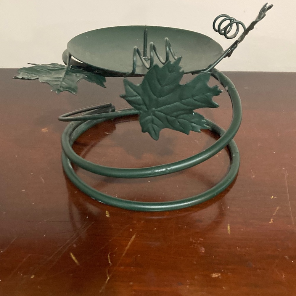 Green Leaf Spiral Candle Holder